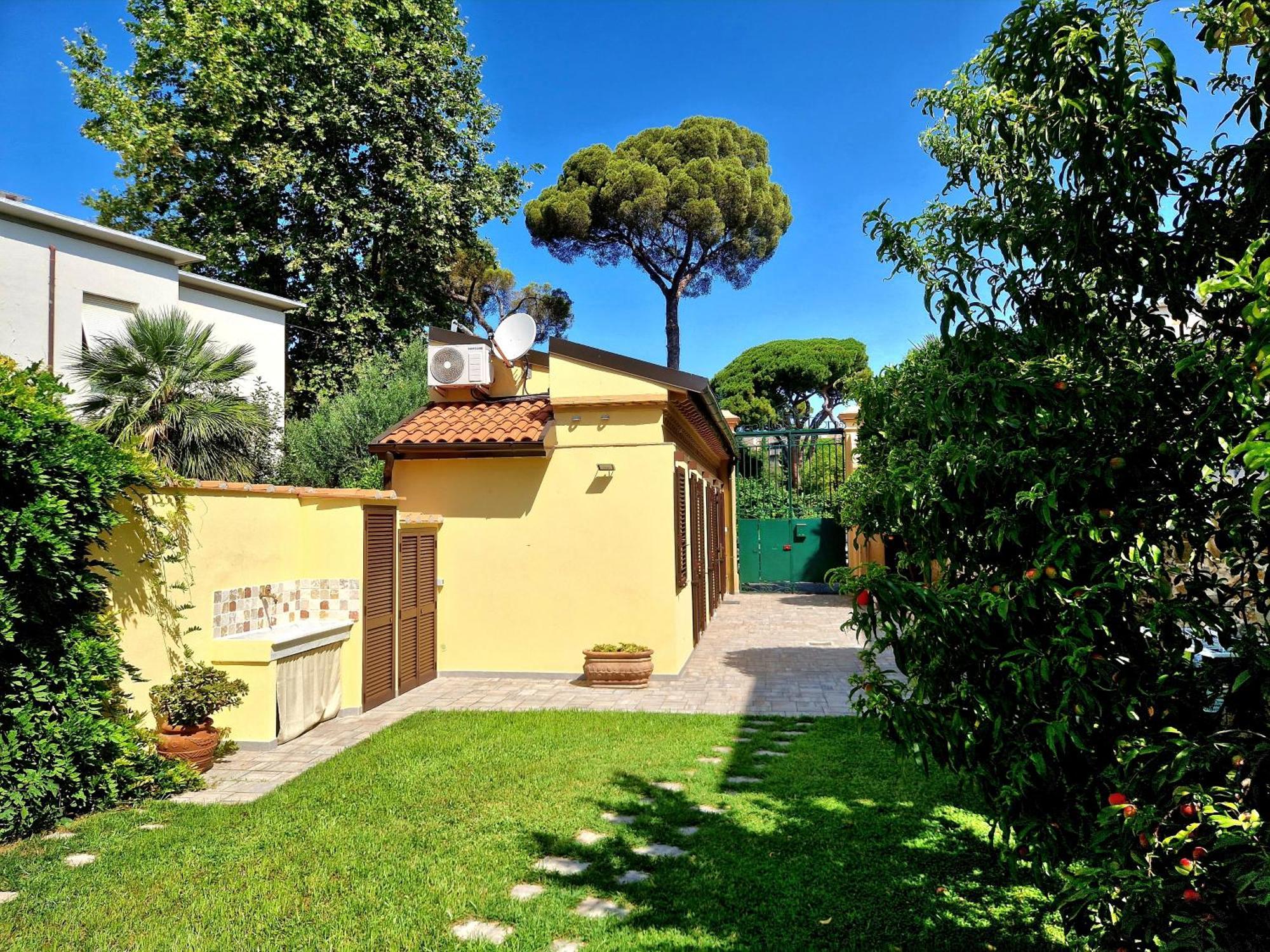 Serra Di Mare Casa Con Giardino 리보르노 외부 사진