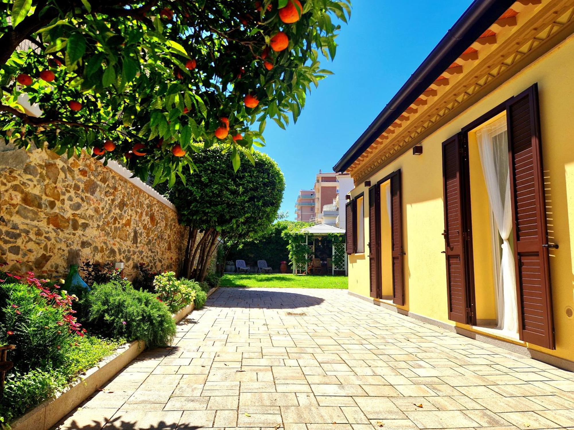 Serra Di Mare Casa Con Giardino 리보르노 외부 사진